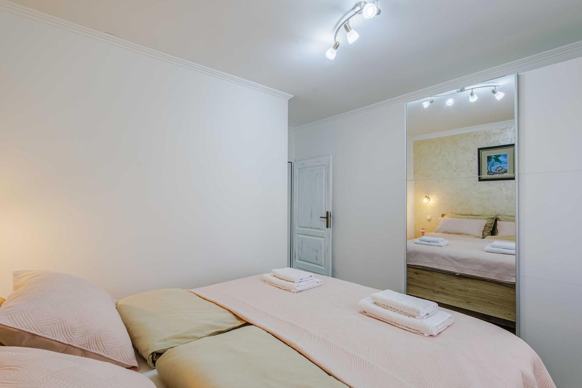 Apartments Rose Čižići Esterno foto